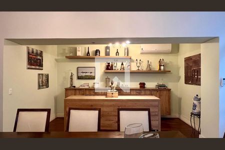 Casa à venda com 430m², 4 quartos e 5 vagas Casa à venda com 430m², 4 quartos e 5 vagasBar