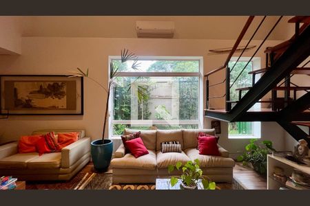 Casa à venda com 430m², 4 quartos e 5 vagas Casa à venda com 430m², 4 quartos e 5 vagasSala de estar