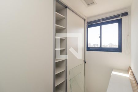 Apartamento à venda com 168m², 2 quartos e 3 vagas Apartamento à venda com 168m², 2 quartos e 3 vagasQuarto de Serviço