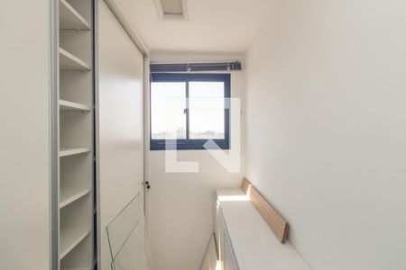 Apartamento à venda com 168m², 2 quartos e 3 vagas Apartamento à venda com 168m², 2 quartos e 3 vagasQuarto de Serviço