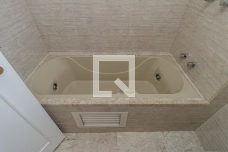 Apartamento à venda com 168m², 2 quartos e 3 vagas Apartamento à venda com 168m², 2 quartos e 3 vagasBanheiro 1 - Suíte