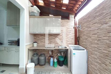 Casa de condomínio à venda com 104m², 3 quartos e 2 vagasÁrea de Serviço