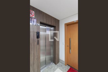 Apartamento à venda com 59m², 2 quartos e 1 vaga Apartamento à venda com 59m², 2 quartos e 1 vagaElevador
