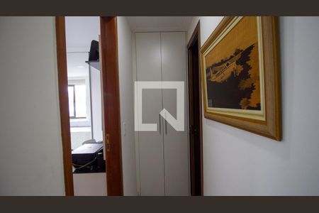 Apartamento à venda com 182m², 2 quartos e 3 vagas Apartamento à venda com 182m², 2 quartos e 3 vagasCorredor