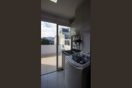 Apartamento à venda com 182m², 2 quartos e 3 vagas Apartamento à venda com 182m², 2 quartos e 3 vagasCozinha e Área de Serviço