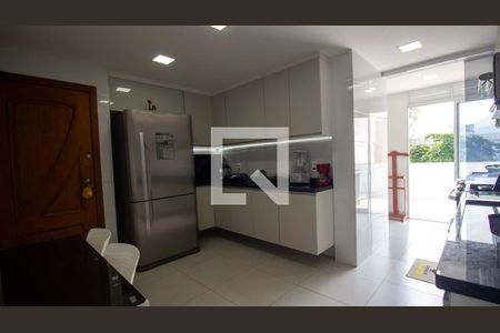 Apartamento à venda com 182m², 2 quartos e 3 vagas Apartamento à venda com 182m², 2 quartos e 3 vagasCozinha e Área de Serviço
