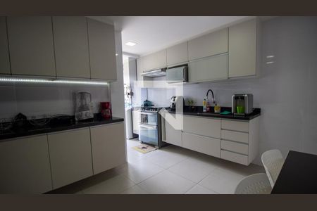 Apartamento à venda com 182m², 2 quartos e 3 vagas Apartamento à venda com 182m², 2 quartos e 3 vagasCozinha e Área de Serviço