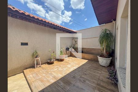 Casa à venda com 146m², 3 quartos e 3 vagas Casa à venda com 146m², 3 quartos e 3 vagasGaragem