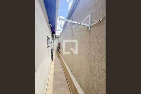 Casa à venda com 146m², 3 quartos e 3 vagas Casa à venda com 146m², 3 quartos e 3 vagasCorredor externo