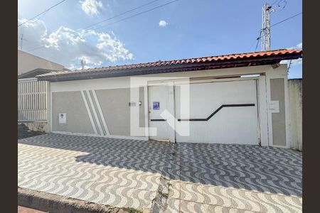 Casa à venda com 146m², 3 quartos e 3 vagas Casa à venda com 146m², 3 quartos e 3 vagasFachada