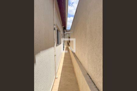 Casa à venda com 146m², 3 quartos e 3 vagas Casa à venda com 146m², 3 quartos e 3 vagasCorredor externo