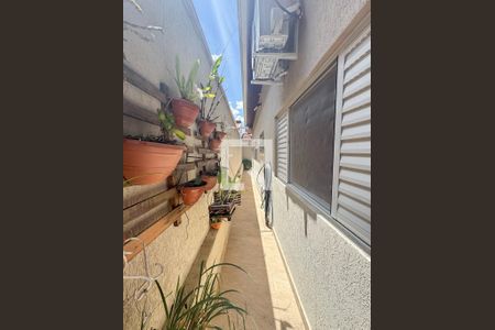 Casa à venda com 146m², 3 quartos e 3 vagas Casa à venda com 146m², 3 quartos e 3 vagasCorredor externo