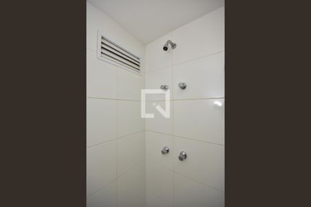 Apartamento para alugar com 55m², 2 quartos e 1 vaga Apartamento para alugar com 55m², 2 quartos e 1 vagaChuveiro do Banheiro