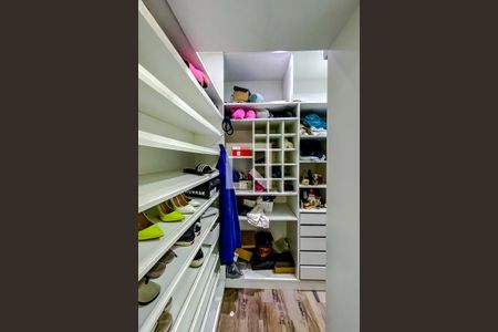 Casa à venda com 480m², 4 quartos e 10 vagasQuarto 3 - Suíte