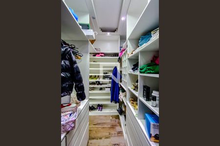 Casa à venda com 480m², 4 quartos e 10 vagasQuarto 3 - Suíte