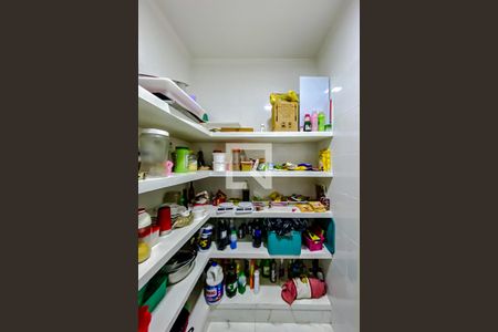 Casa à venda com 480m², 4 quartos e 10 vagasDespensa