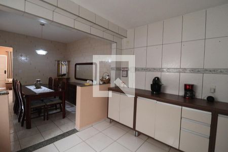 Casa à venda com 250m², 2 quartos e 3 vagasCozinha e Área de Serviço