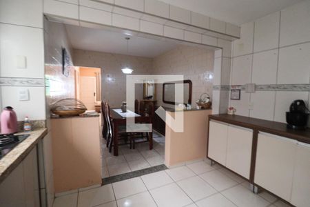 Casa à venda com 250m², 2 quartos e 3 vagasCozinha e Área de Serviço