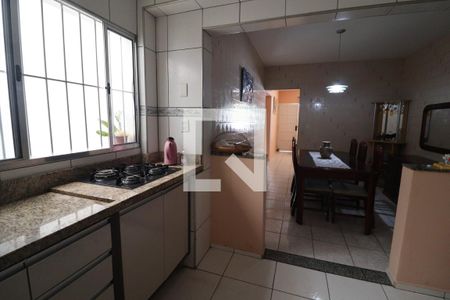 Casa à venda com 250m², 2 quartos e 3 vagasCozinha e Área de Serviço