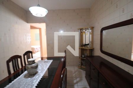 Casa à venda com 250m², 2 quartos e 3 vagasCozinha e Área de Serviço