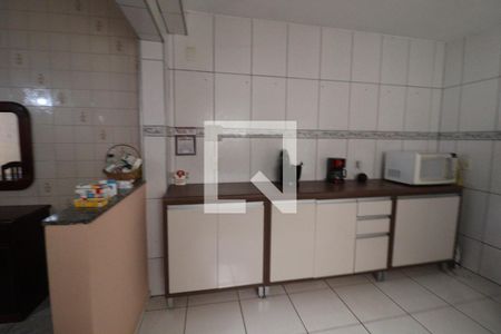 Casa à venda com 250m², 2 quartos e 3 vagasCozinha e Área de Serviço