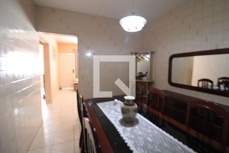 Casa à venda com 250m², 2 quartos e 3 vagasCozinha e Área de Serviço