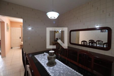 Casa à venda com 250m², 2 quartos e 3 vagasCozinha e Área de Serviço