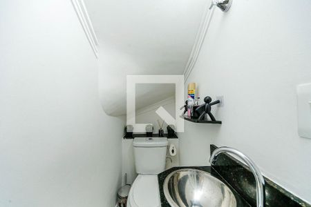 Casa de condomínio à venda com 130m², 3 quartos e 2 vagasLavabo