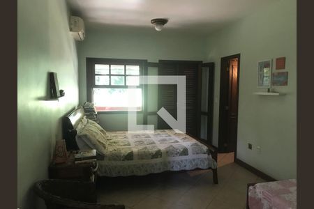 Casa à venda com 3 quartos, 500m² em Matapaca, Niterói