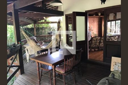 Casa à venda com 3 quartos, 500m² em Matapaca, Niterói