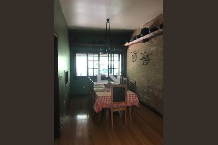 Casa à venda com 3 quartos, 500m² em Matapaca, Niterói