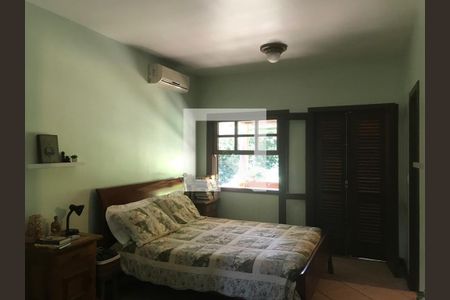 Casa à venda com 3 quartos, 500m² em Matapaca, Niterói