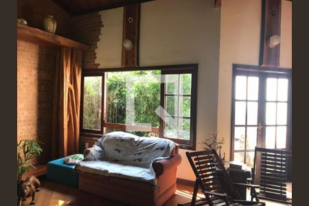 Casa à venda com 3 quartos, 500m² em Matapaca, Niterói