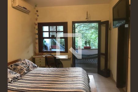 Casa à venda com 3 quartos, 500m² em Matapaca, Niterói