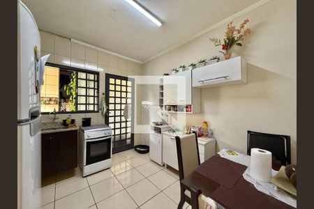 Casa à venda com 131m², 3 quartos e 5 vagas