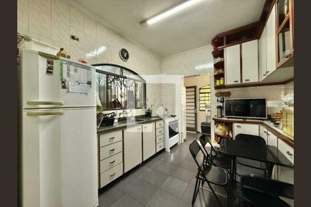 Casa à venda com 131m², 3 quartos e 5 vagas