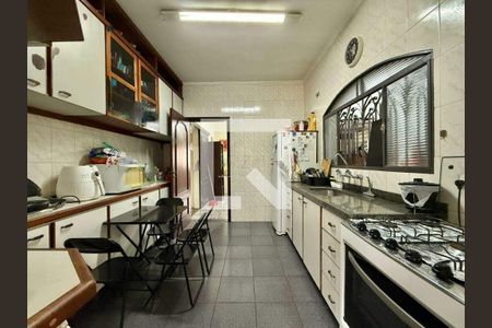 Casa à venda com 131m², 3 quartos e 5 vagas