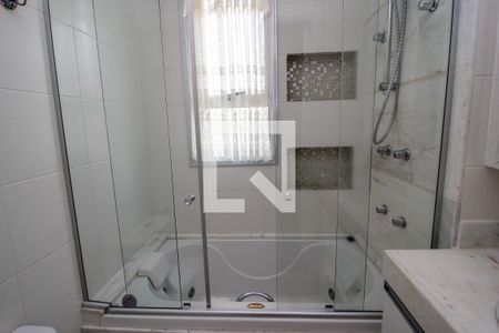 Apartamento para alugar com 64m², 2 quartos e 2 vagasBanheiro social 