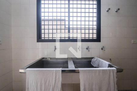 Casa à venda com 440m², 3 quartos e 8 vagasLavanderia