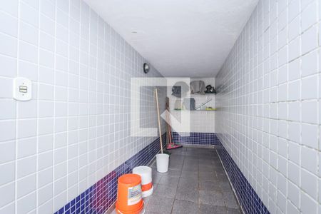 Casa à venda com 440m², 3 quartos e 8 vagasCasa da Piscina desativada