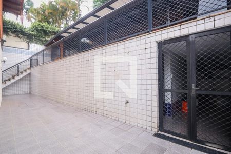 Casa à venda com 440m², 3 quartos e 8 vagasCasa da Piscina desativada