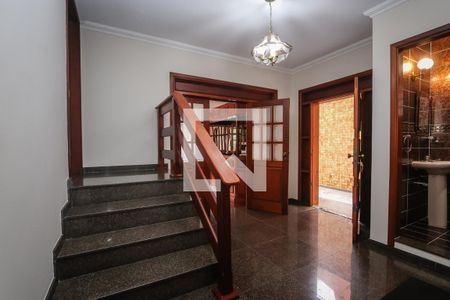 Casa à venda com 440m², 3 quartos e 8 vagasEscada