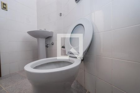 Casa à venda com 440m², 3 quartos e 8 vagasBanheiro de Serviço