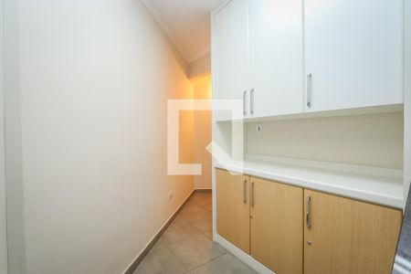 Casa à venda com 440m², 3 quartos e 8 vagasDispensa