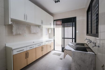 Casa à venda com 440m², 3 quartos e 8 vagasLavanderia