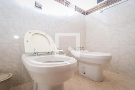 Casa à venda com 440m², 3 quartos e 8 vagasBanheiro da Suite 3