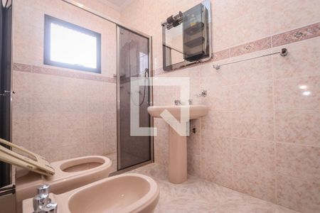 Casa à venda com 440m², 3 quartos e 8 vagasBanheiro da Suite 4