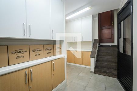 Casa à venda com 440m², 3 quartos e 8 vagasDispensa