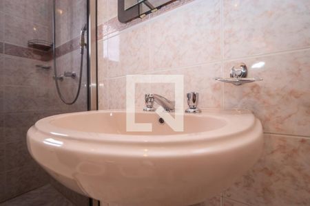 Casa à venda com 440m², 3 quartos e 8 vagasBanheiro da Suite 4