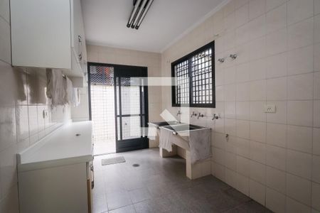 Casa à venda com 440m², 3 quartos e 8 vagasLavanderia